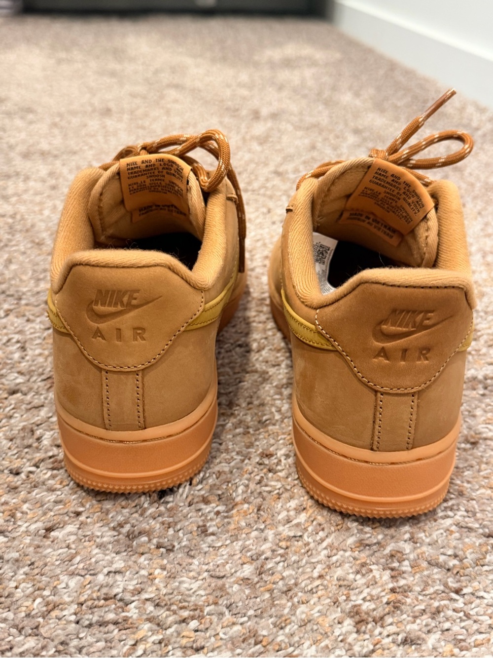 NEW Nike Air Force 1 Low in Wheat Brown with Gold Swoosh - Picture 3 of 4